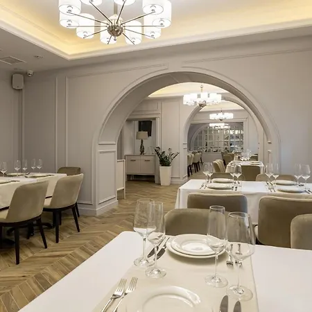 Dvoryansky Hotell 4*